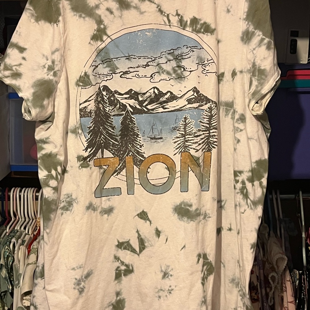 Torrid Women’s Size 2 or 2x Zion Tee Shirt Top